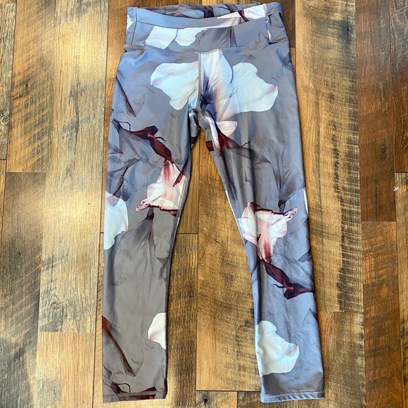 FABLETICS Gia Mirage Print Capri Leggings - Picture 4 of 11